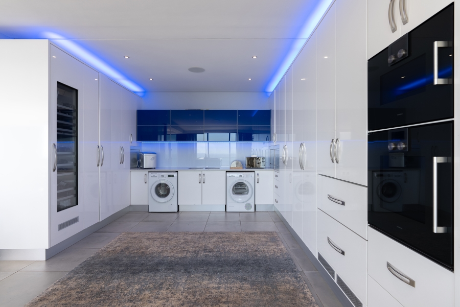 To Let 6 Bedroom Property for Rent in Bakoven Western Cape